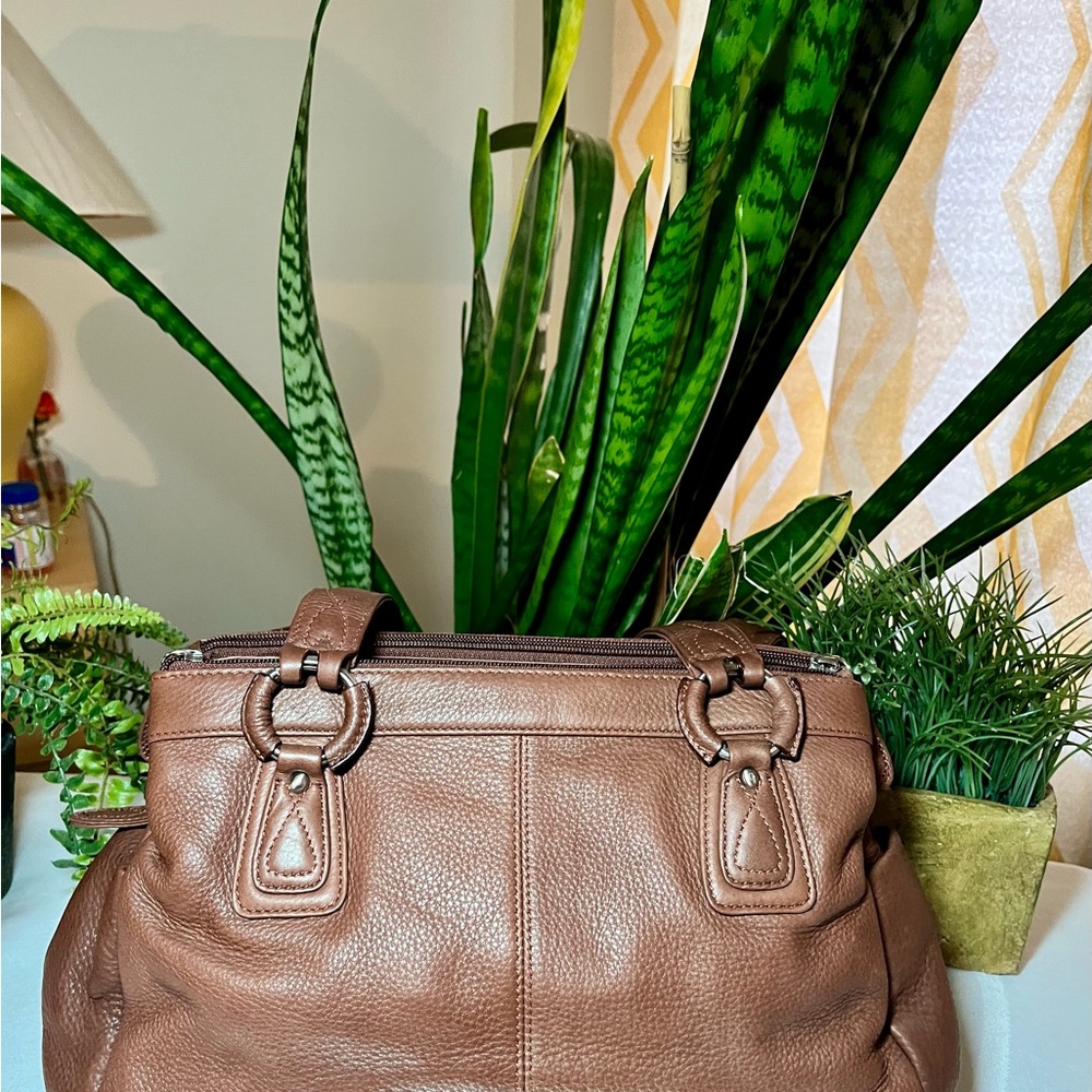 Hand bag. - Picture 2 of 3